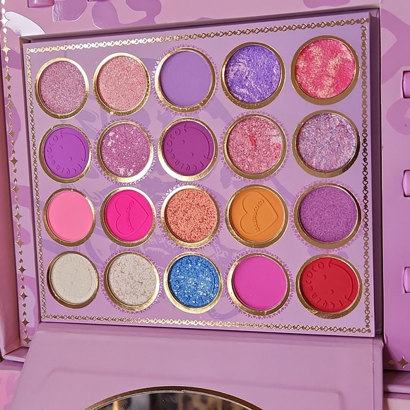 Kevin and Coco 24 Colour Leopard Sisters Cosmetic Set - Picture 8 of 13